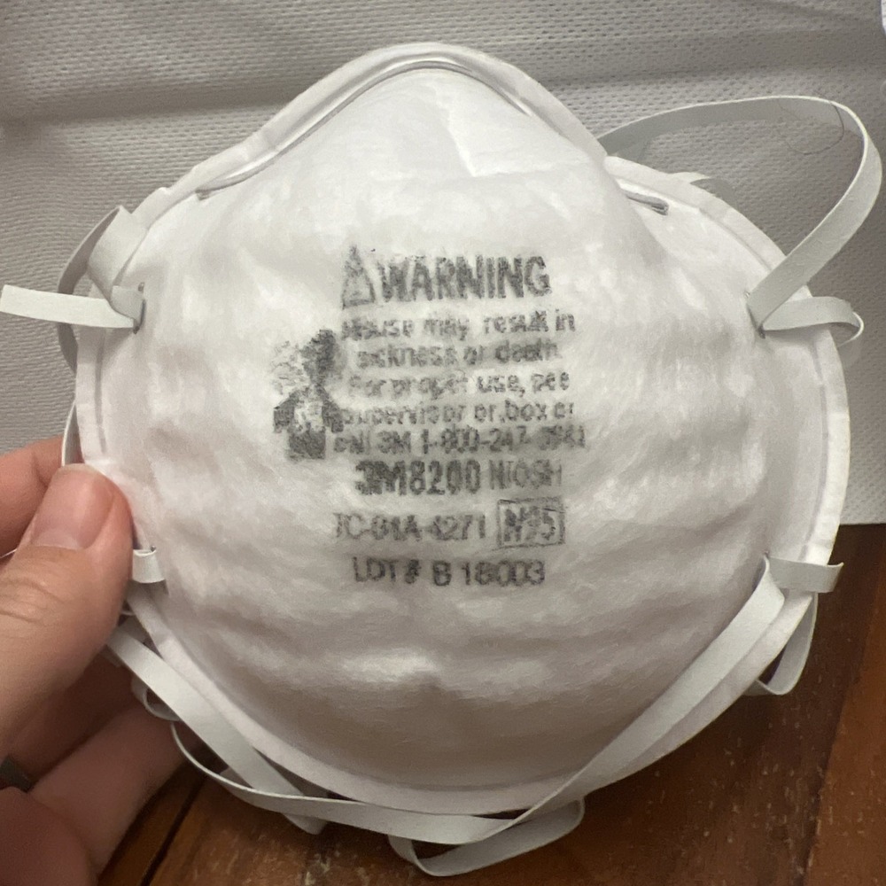 3M N95 Particle Respirator 8200 Mask, Standard-Size, lot of 3